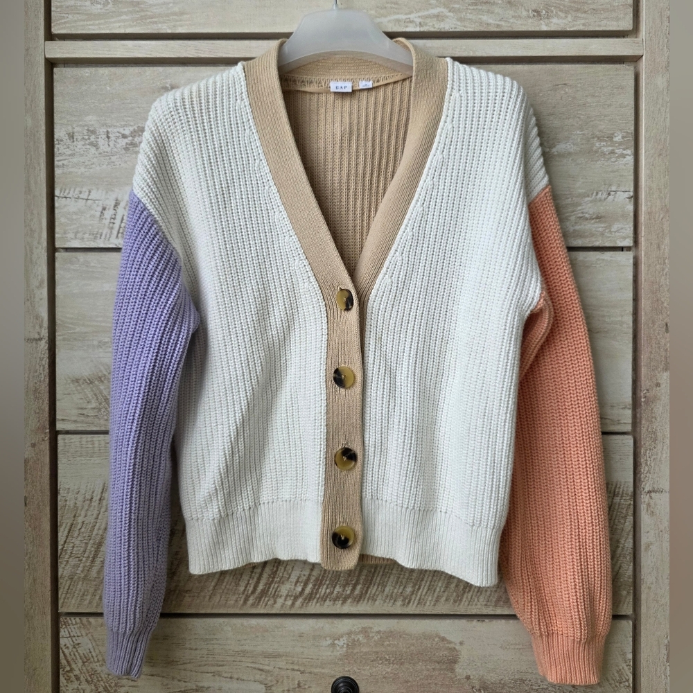 GAP Shaker-Stitch V-Neck Cardigan - Picture 3 of 8